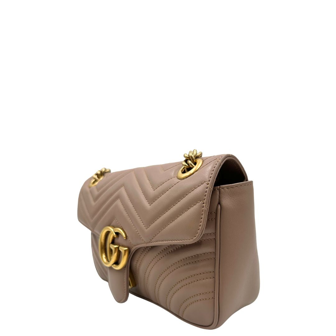 lato  Borsa Gucci Marmont in pelle trapuntata color nude  