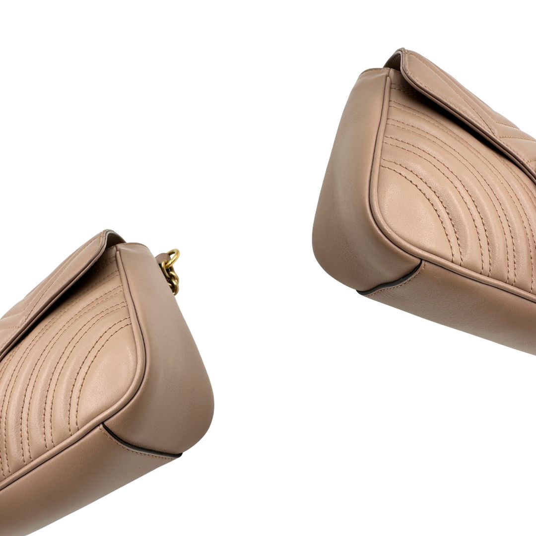 angoli  Borsa Gucci Marmont in pelle trapuntata color nude 
