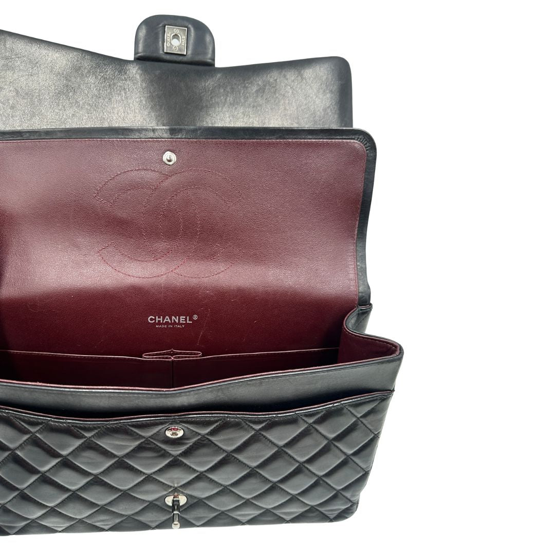interno Borsa Chanel linea Timeless, in pelle nera trapuntata con motivo matelassé, di lusso, originale, ottime condizioni, usata 