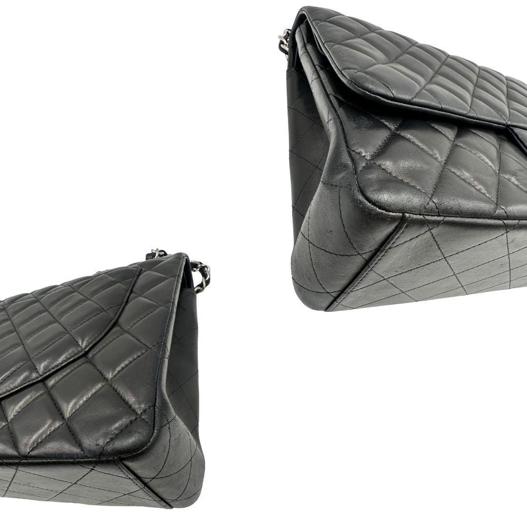 angoliBorsa Chanel linea Timeless, in pelle nera trapuntata con motivo matelassé, di lusso, originale, ottime condizioni, usata 