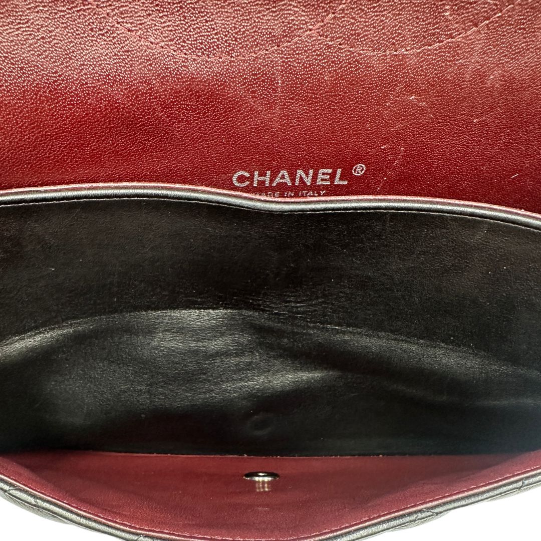 interno Borsa Chanel linea Timeless, in pelle nera trapuntata con motivo matelassé, di lusso, originale, ottime condizioni, usata 