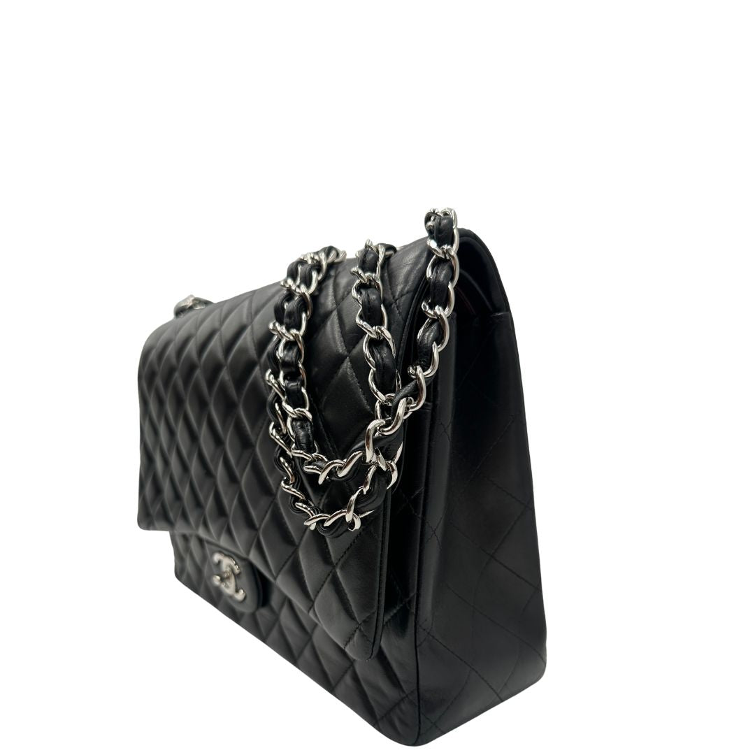 lato Borsa Chanel linea Timeless, in pelle nera trapuntata con motivo matelassé, di lusso, originale, ottime condizioni, usata 