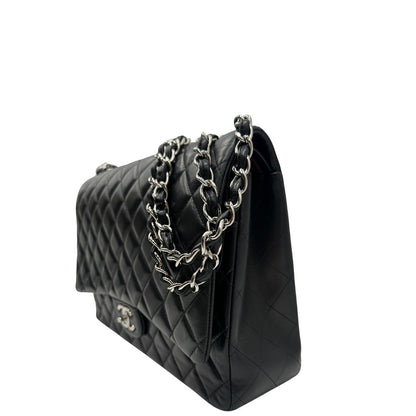 lato Borsa Chanel linea Timeless, in pelle nera trapuntata con motivo matelassé, di lusso, originale, ottime condizioni, usata 
