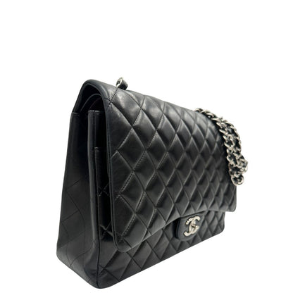 lato Borsa Chanel linea Timeless, in pelle nera trapuntata con motivo matelassé, di lusso, originale, ottime condizioni, usata 