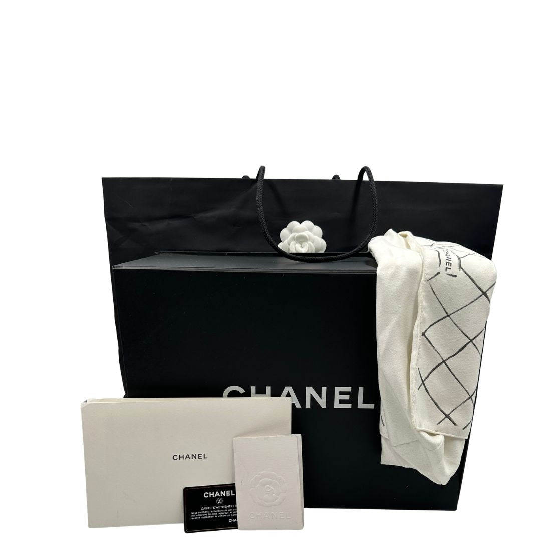 corredo della Borsa Chanel linea Timeless, in pelle nera trapuntata con motivo matelassé, di lusso, originale, ottime condizioni, usata 