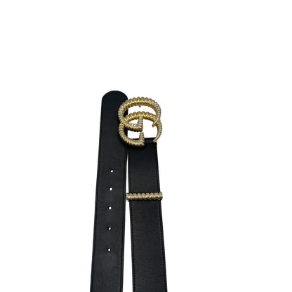 Cintura Gucci in pelle nera con logo GG in metallo dorato. Originale, usata, di lusso, in ottime condizioni.
