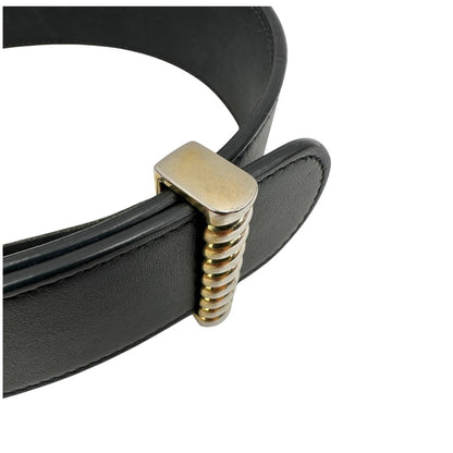 Cintura Gucci in pelle nera con logo GG in metallo dorato. Originale, usata, di lusso, in ottime condizioni.