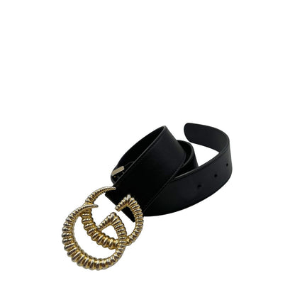 Cintura Gucci in pelle nera con logo GG in metallo dorato. Originale, usata, di lusso, in ottime condizioni.