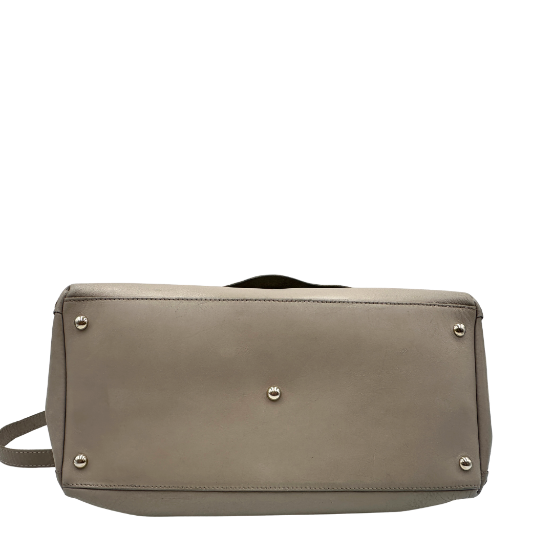 Base, Capiente postina M Zanellato in pelle color grigio, munita di una tracolla amovibile e regolabile e un manico singolo. Originale usata, di lusso, in buone condizioni.