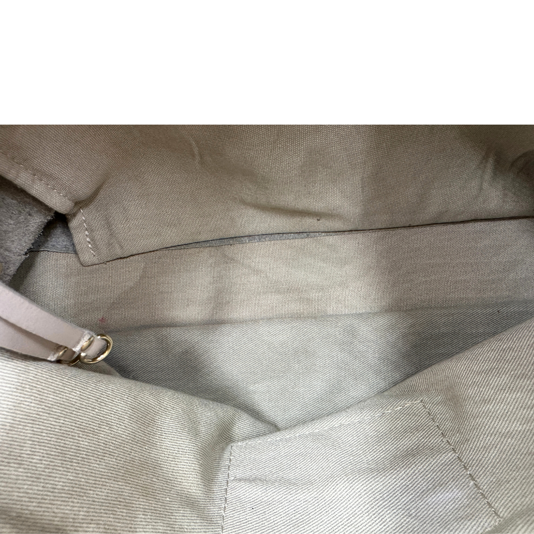 Interno, Capiente postina M Zanellato in pelle color grigio, munita di una tracolla amovibile e regolabile e un manico singolo. Originale usata, di lusso, in buone condizioni.