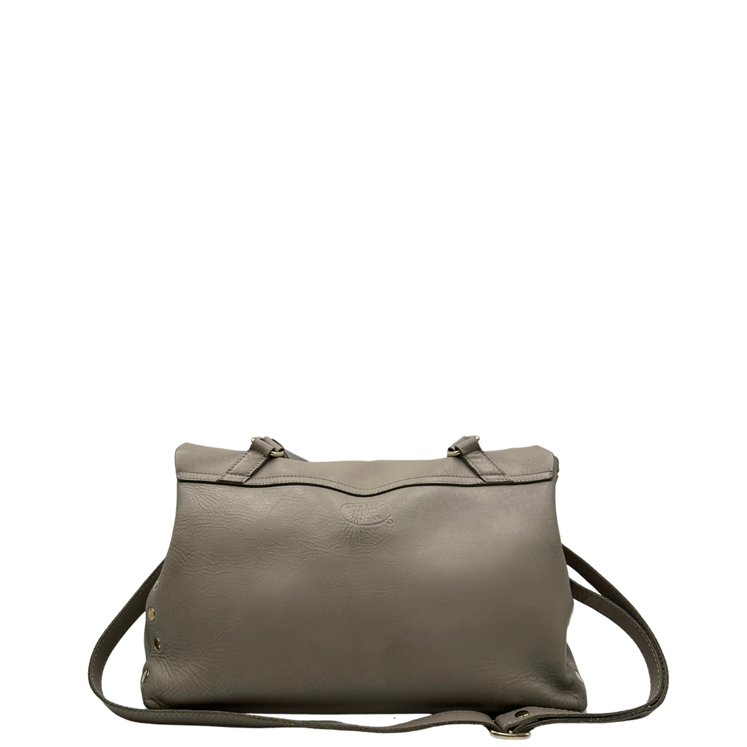 Retro, Capiente postina M Zanellato in pelle color grigio, munita di una tracolla amovibile e regolabile e un manico singolo. Originale usata, di lusso, in buone condizioni.