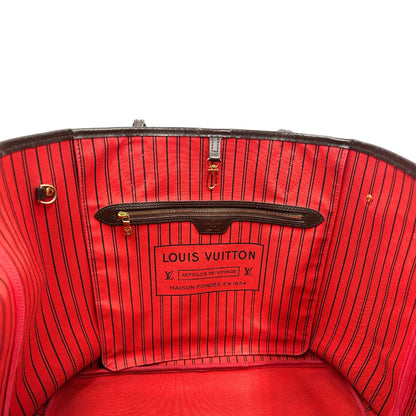 Interno, Borsa Louis Vuitton Neverfull GM in canvas Damier Ébène con finiture in pelle marroni testa di moro e parti metalliche dorate; munita di doppi manici, indossabile a spalla. Originale usata, di lusso, in ottime condizioni.
