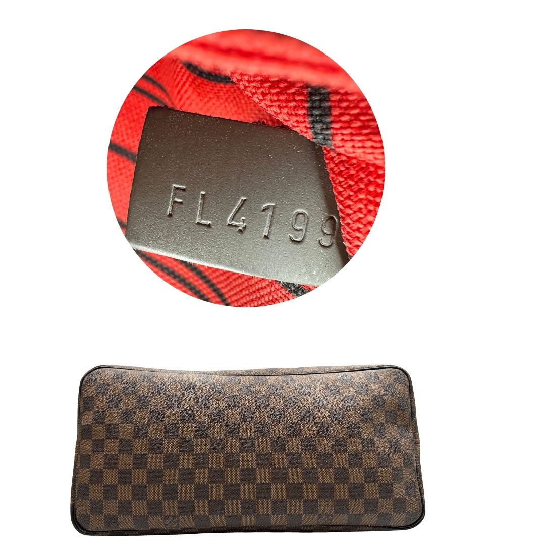 Base e codice, Borsa Louis Vuitton Neverfull GM in canvas Damier Ébène con finiture in pelle marroni testa di moro e parti metalliche dorate; munita di doppi manici, indossabile a spalla. Originale usata, di lusso, in ottime condizioni.