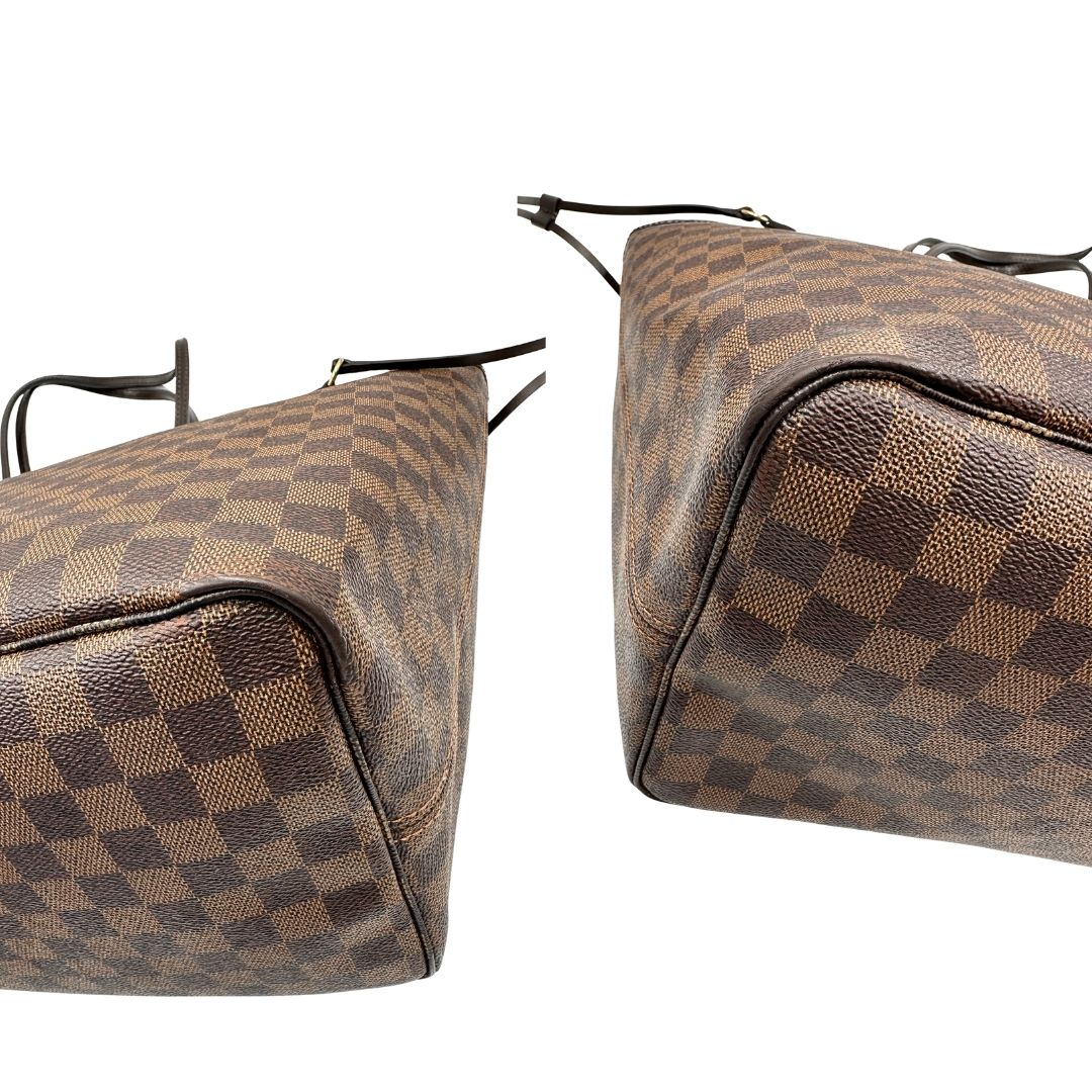 Angoli, Borsa Louis Vuitton Neverfull GM in canvas Damier Ébène con finiture in pelle marroni testa di moro e parti metalliche dorate; munita di doppi manici, indossabile a spalla. Originale usata, di lusso, in ottime condizioni.
