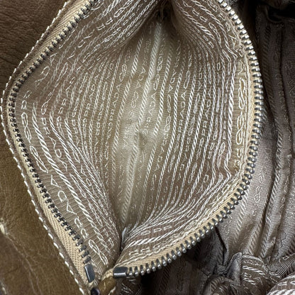 interno  Borsa Prada in nylon gaufre color cammello 