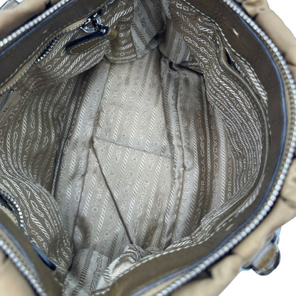 interno  Borsa Prada in nylon gaufre color cammello 