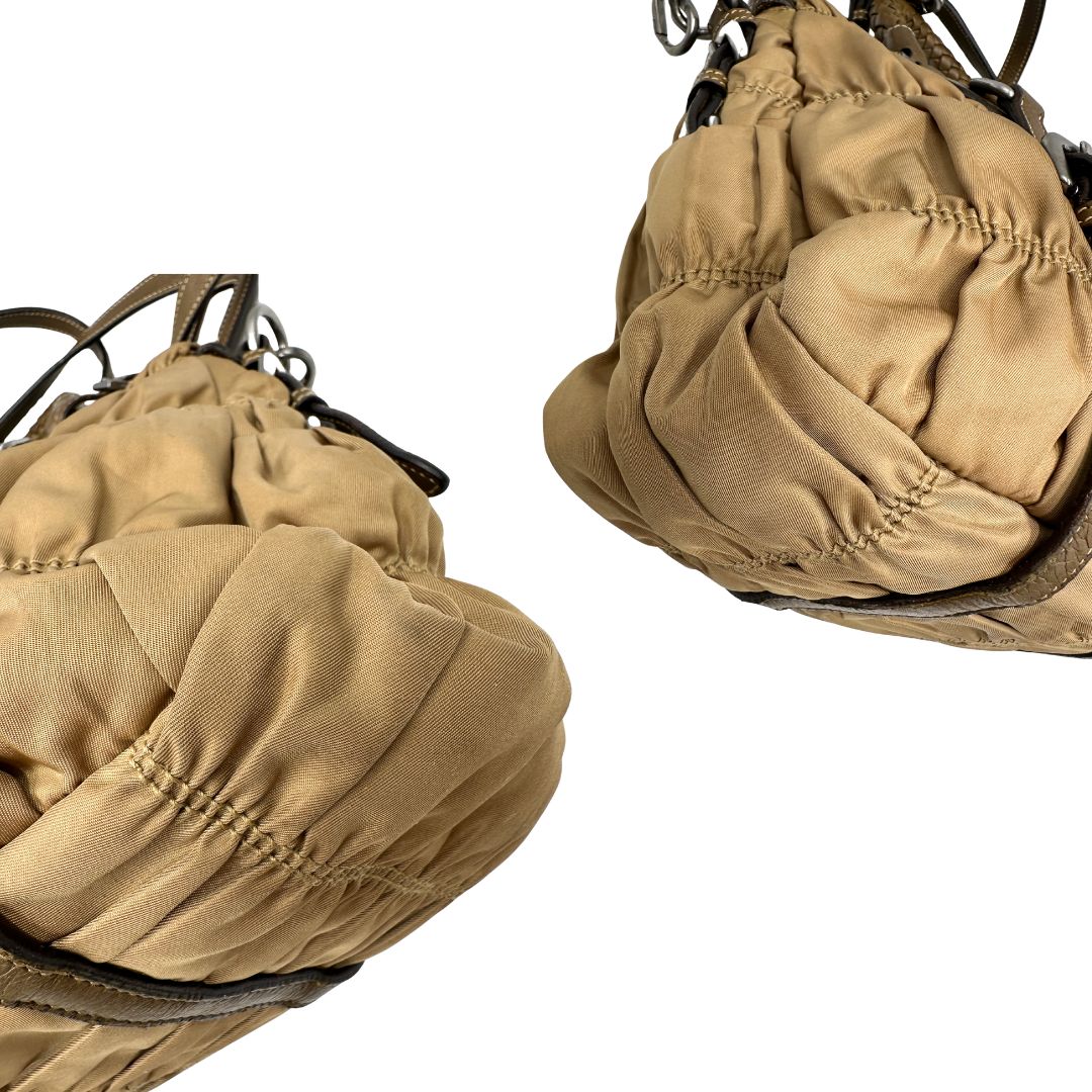 angoli  Borsa Prada in nylon gaufre color cammello  