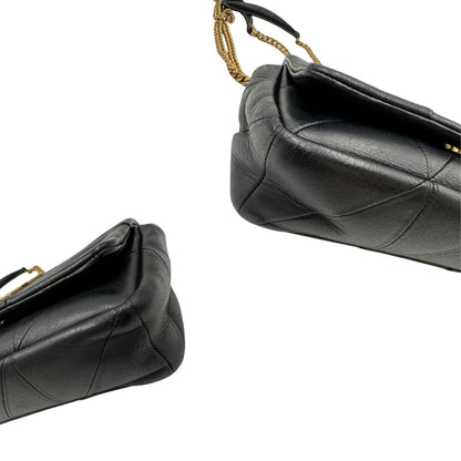 Angoli, Borsa Saint Laurent in morbida nappa nera, caratterizzata dall'iconico monogramma YSL dorato e da un'impuntura geometrica trapuntata. Da indossare a spalla o a tracolla.