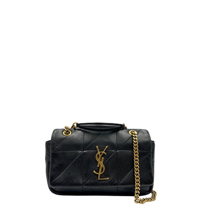 Front, Borsa Saint Laurent in morbida nappa nera, caratterizzata dall'iconico monogramma YSL dorato e da un'impuntura geometrica trapuntata. Da indossare a spalla o a tracolla.