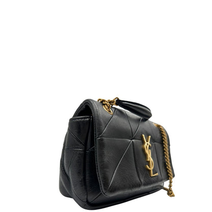 Lato, Borsa Saint Laurent in morbida nappa nera, caratterizzata dall'iconico monogramma YSL dorato e da un'impuntura geometrica trapuntata. Da indossare a spalla o a tracolla.
