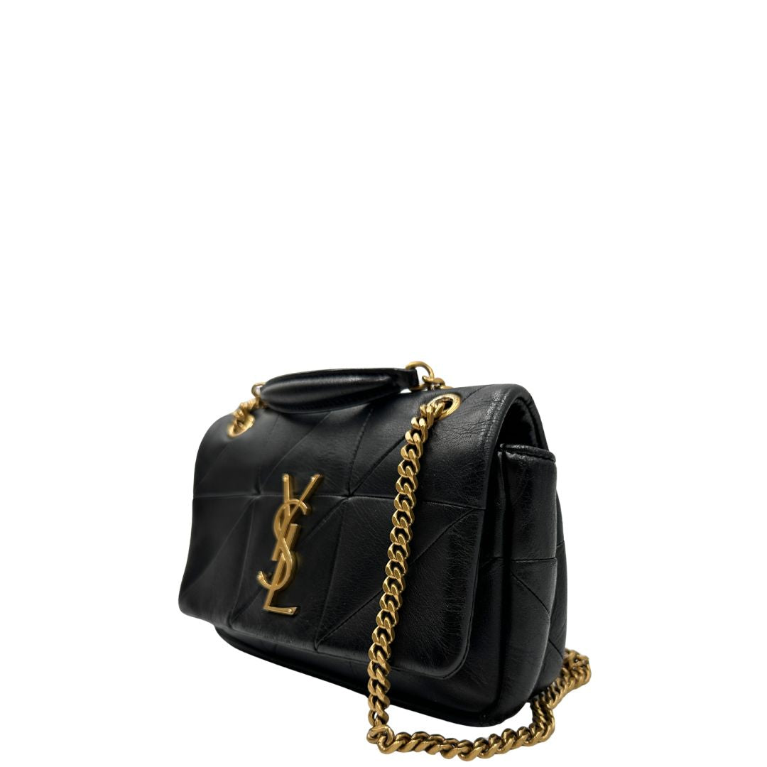 Lato, Borsa Saint Laurent in morbida nappa nera, caratterizzata dall'iconico monogramma YSL dorato e da un'impuntura geometrica trapuntata. Da indossare a spalla o a tracolla.