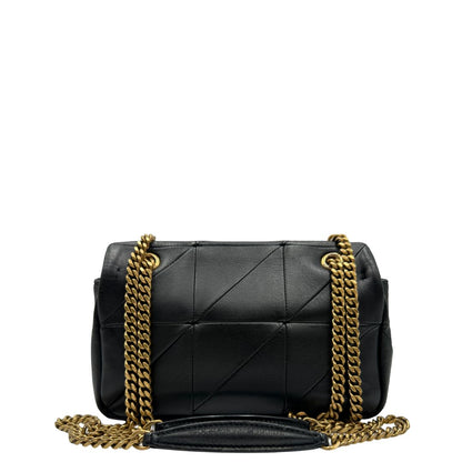 Retro, Borsa Saint Laurent in morbida nappa nera, caratterizzata dall'iconico monogramma YSL dorato e da un'impuntura geometrica trapuntata. Da indossare a spalla o a tracolla.
