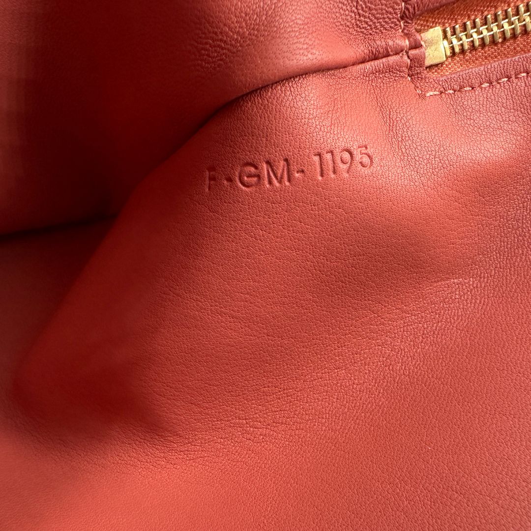 interno Pochette Celine in pelle bicolor, di lusso, usata, ottime condizioni 