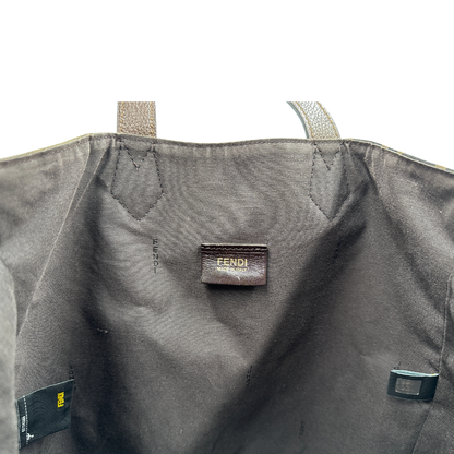 Interno, Sac Plat Fendi color tabacco trama Zucca in tessuto e finiture in pelle marrone. Originale, usata, di lusso, in ottime condizioni.