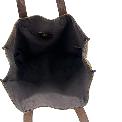Interno, Sac Plat Fendi color tabacco trama Zucca in tessuto e finiture in pelle marrone. Originale, usata, di lusso, in ottime condizioni.