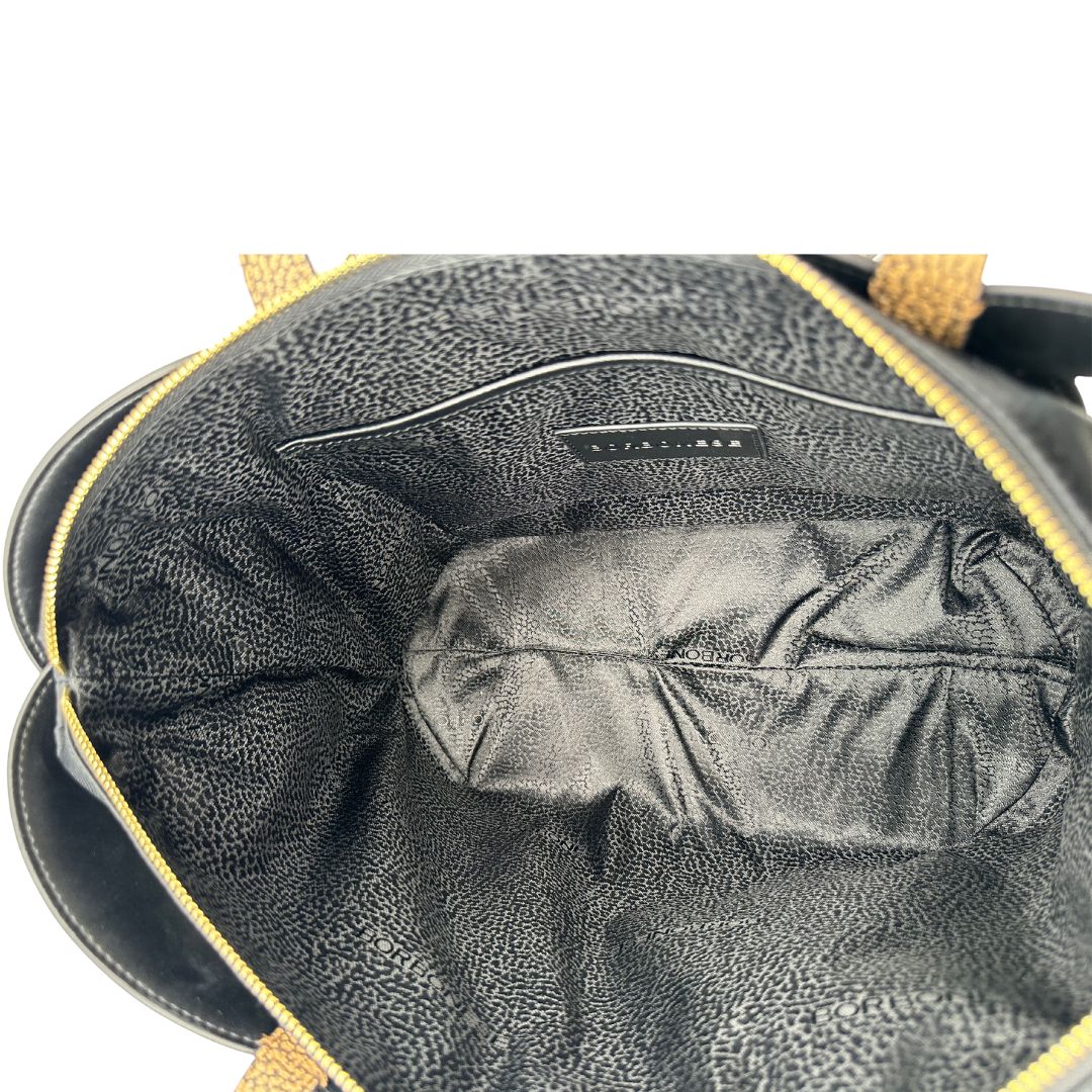 Borsa Borbonese caratterizzata da un design geometrico 