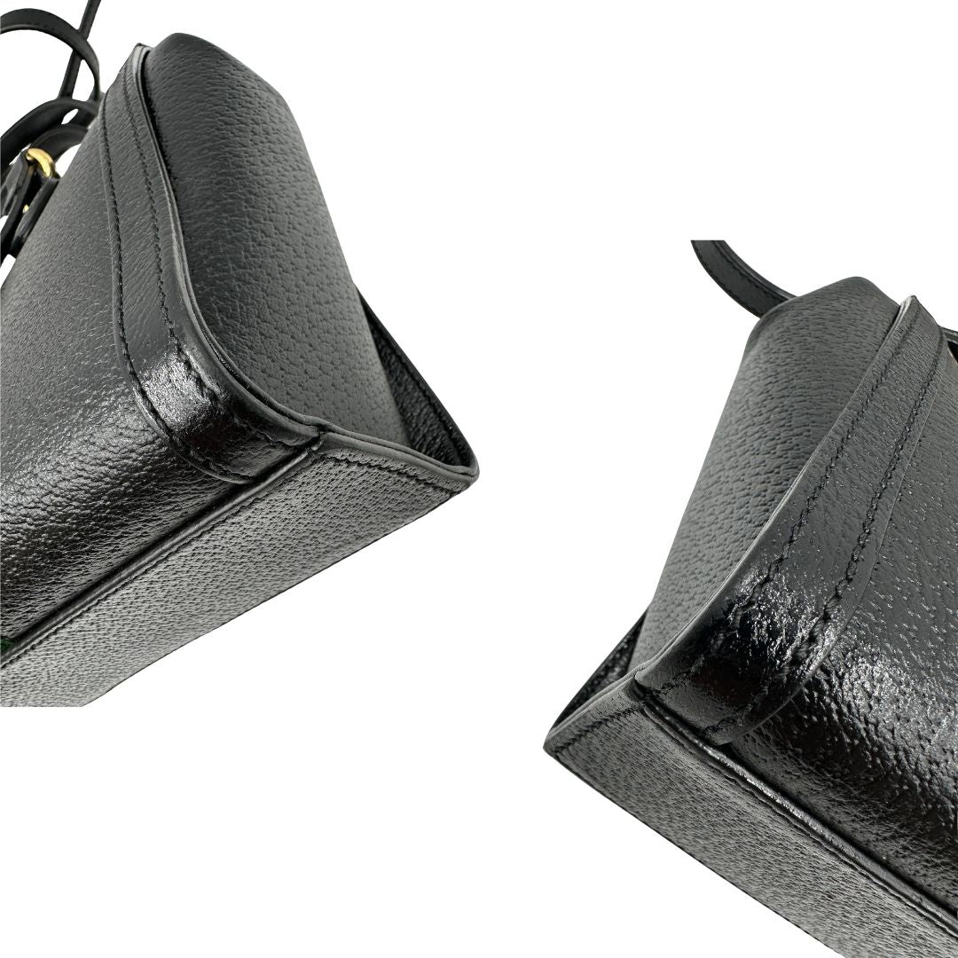 angoli Borsa Gucci in pelle nera impreziosita da iconica striscia Web verde e rossa, di lusso, originale, ottime condizioni, usata-