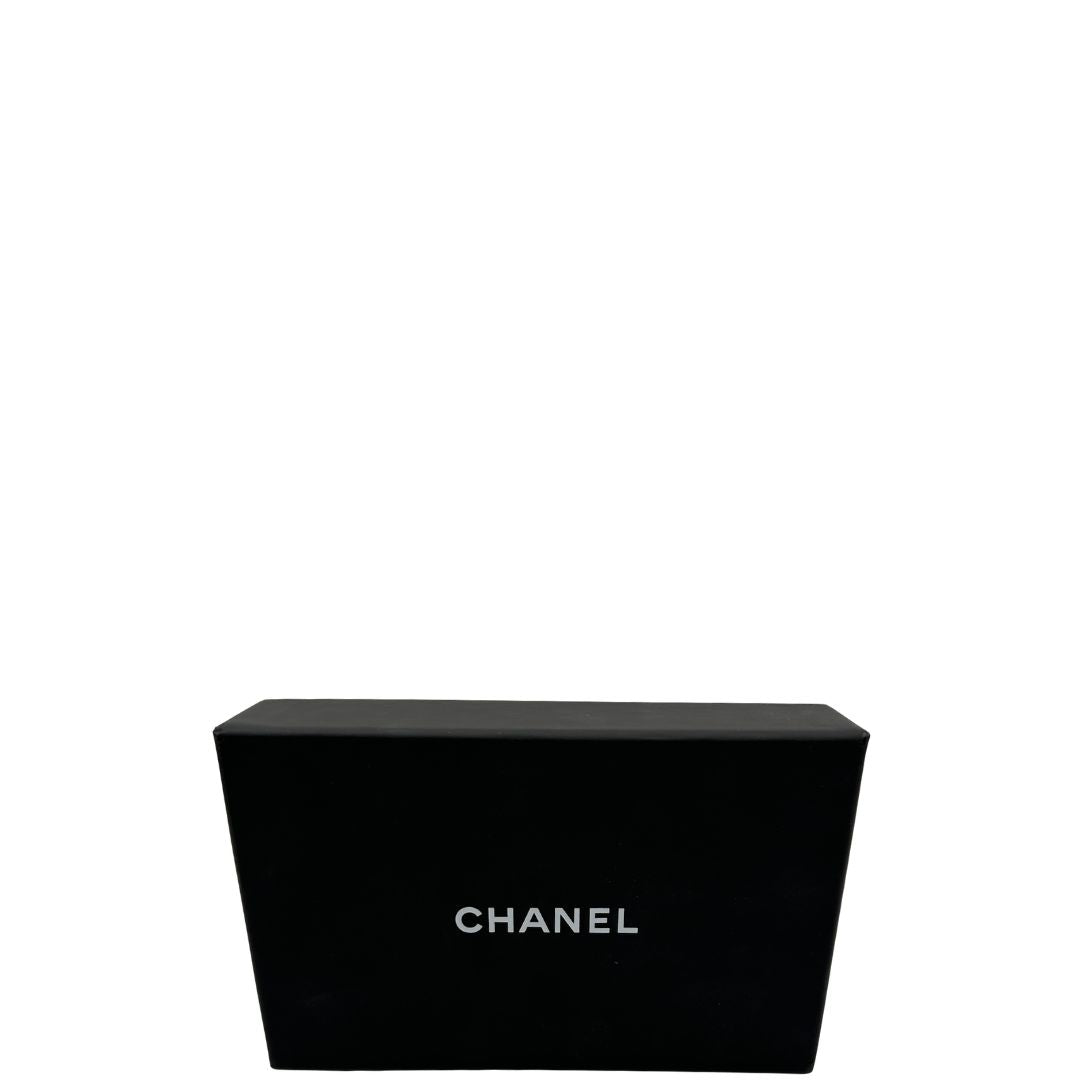 Bracciale Chanel caratterizzato da perle artificiali 