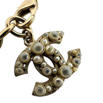 Bracciale Chanel caratterizzato da perle artificiali 