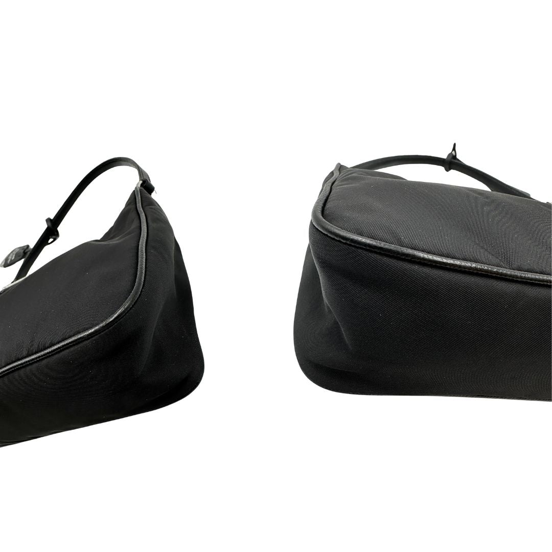 Angoli, Borsa Prada in re-nylon nero con finiture in pelle saffiano tono su tono; indossabile a spalla. Originale, usata, di lusso, in ottime condizioni.