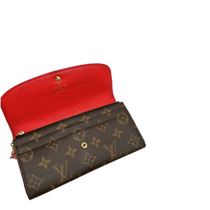 Portafoglio Louis Vuitton Emilie Bloom Flower realizzato in tela Monogram ed è impreziosito da un bottone a forma di fiore. Originale, usato, di lusso, in ottime condizioni.