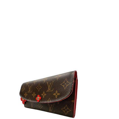 Lato, Portafoglio Louis Vuitton Emilie Bloom Flower realizzato in tela Monogram ed è impreziosito da un bottone a forma di fiore. Originale, usato, di lusso, in ottime condizioni.