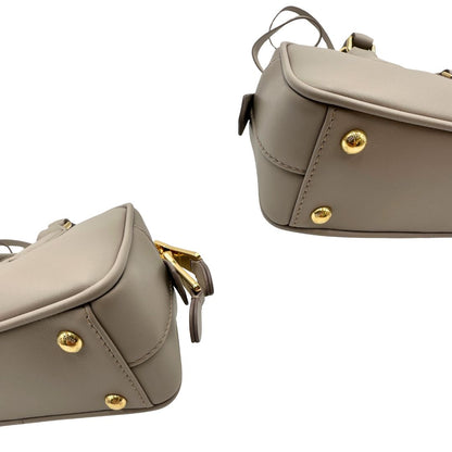 ANGOLI  Borsa Miu Miu Arcadie realizzata in nappa color pomice  