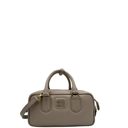 FRONT  Borsa Miu Miu Arcadie realizzata in nappa color pomice  