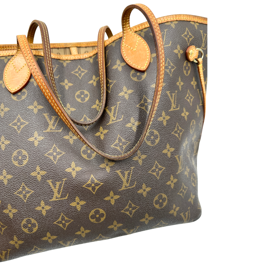 Manici, Louis Vuitton Neverfull nella versione MM in canvas monogram. Indossabile a spalla. Originale, usata, di lusso, in ottime condizioni.