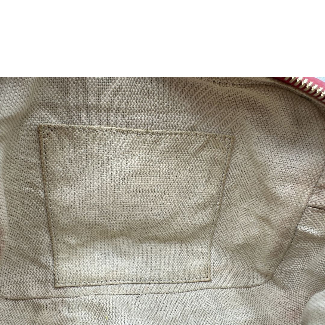 Interno, Borsa Gucci Soho in pelle martellata color, rosso con tracolla regolabile e nappa decorativa con frange. Originale, usata, di lusso, in ottime condizioni.
