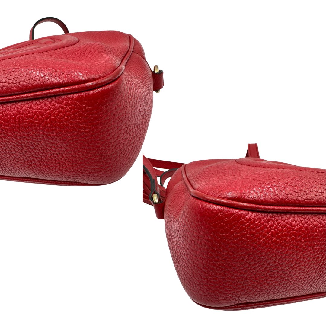 Angoli, Borsa Gucci Soho in pelle martellata color, rosso con tracolla regolabile e nappa decorativa con frange. Originale, usata, di lusso, in ottime condizioni.