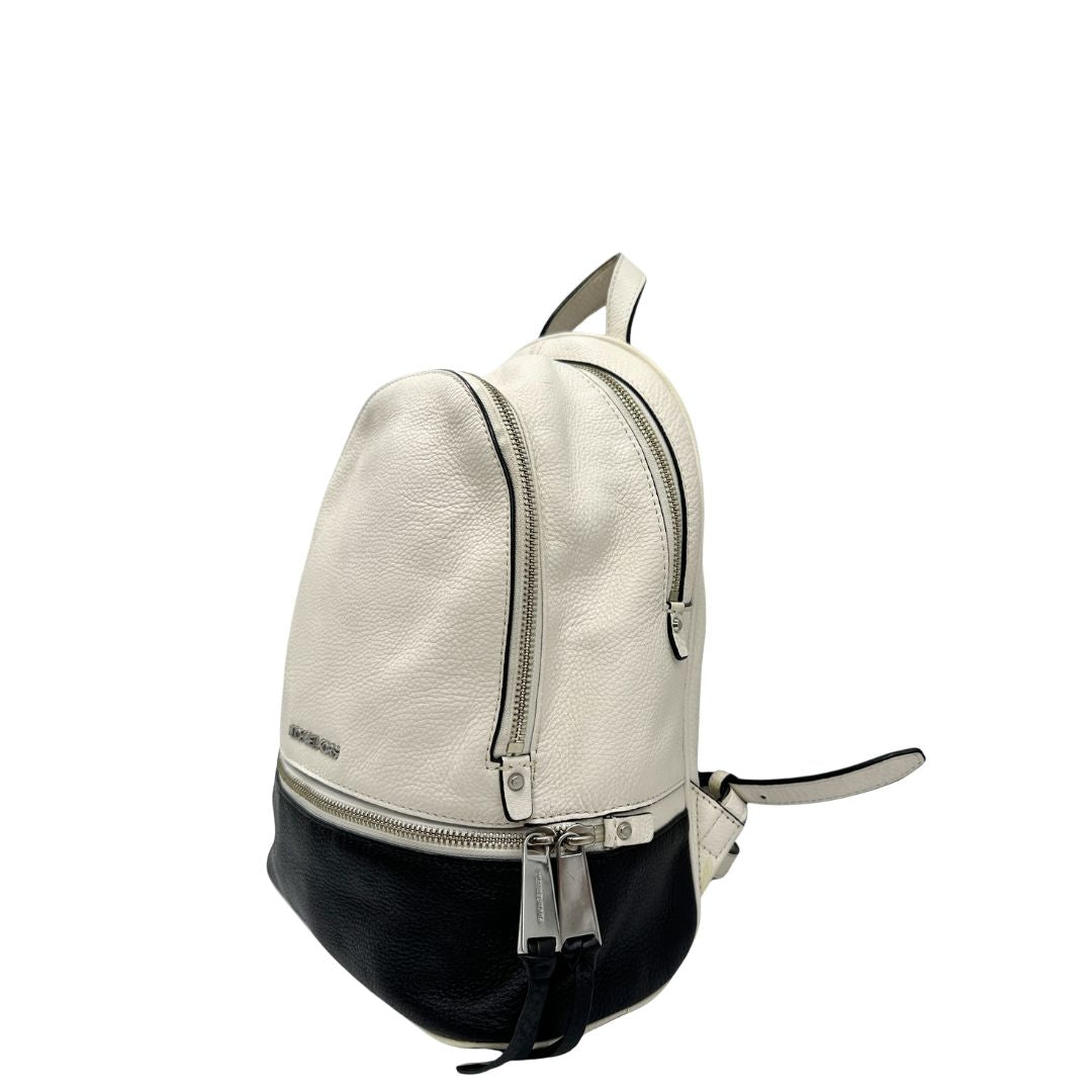 lato Zaino Michael Kors in pelle bianca e nera 