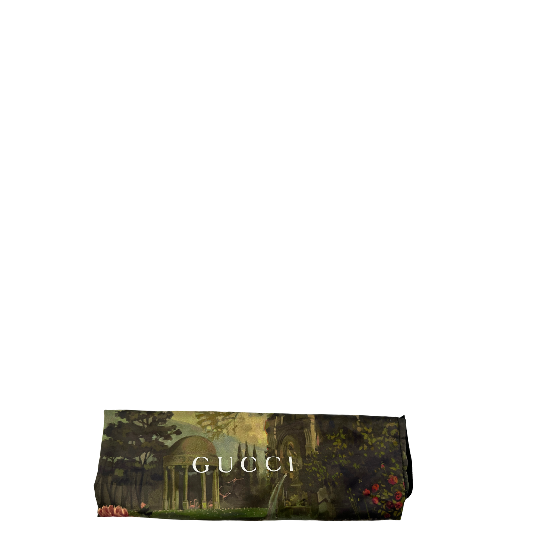 dustbag Borsa Gucci Marmont misura piccola in velluto blu con hardware dorato. 
