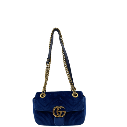 front Borsa Gucci Marmont misura piccola in velluto blu con hardware dorato. 