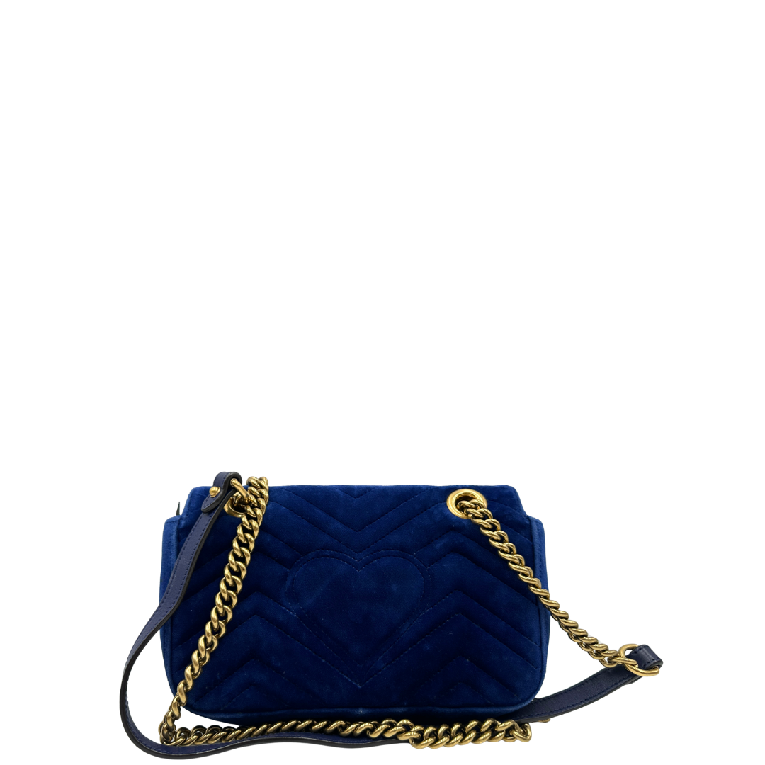 retro Borsa Gucci Marmont misura piccola in velluto blu con hardware dorato.