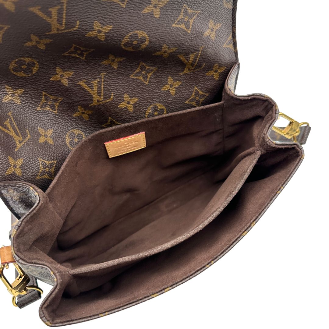 interno della Borsa LV in canvas monogrammato marrone 