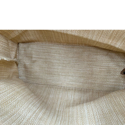 Interno, Elegante borsa tote Prada in rafia beige con manici sottili in pelle e il grande logo stampato sul davanti. Originale, usata, di lusso, in ottime condizioni.