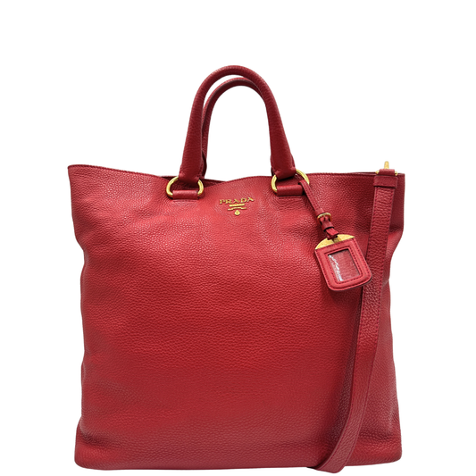 Front, Borsa Prada in pelle martellata rossa, indossabile a mano e anche a tracolla. Originale, usata, di lusso, in ottime condizioni.