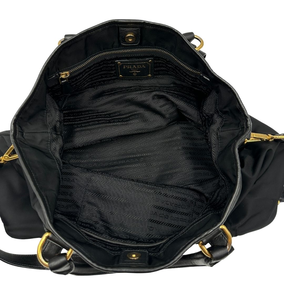 interno Borsa Prada in nylon e pelle nera 
