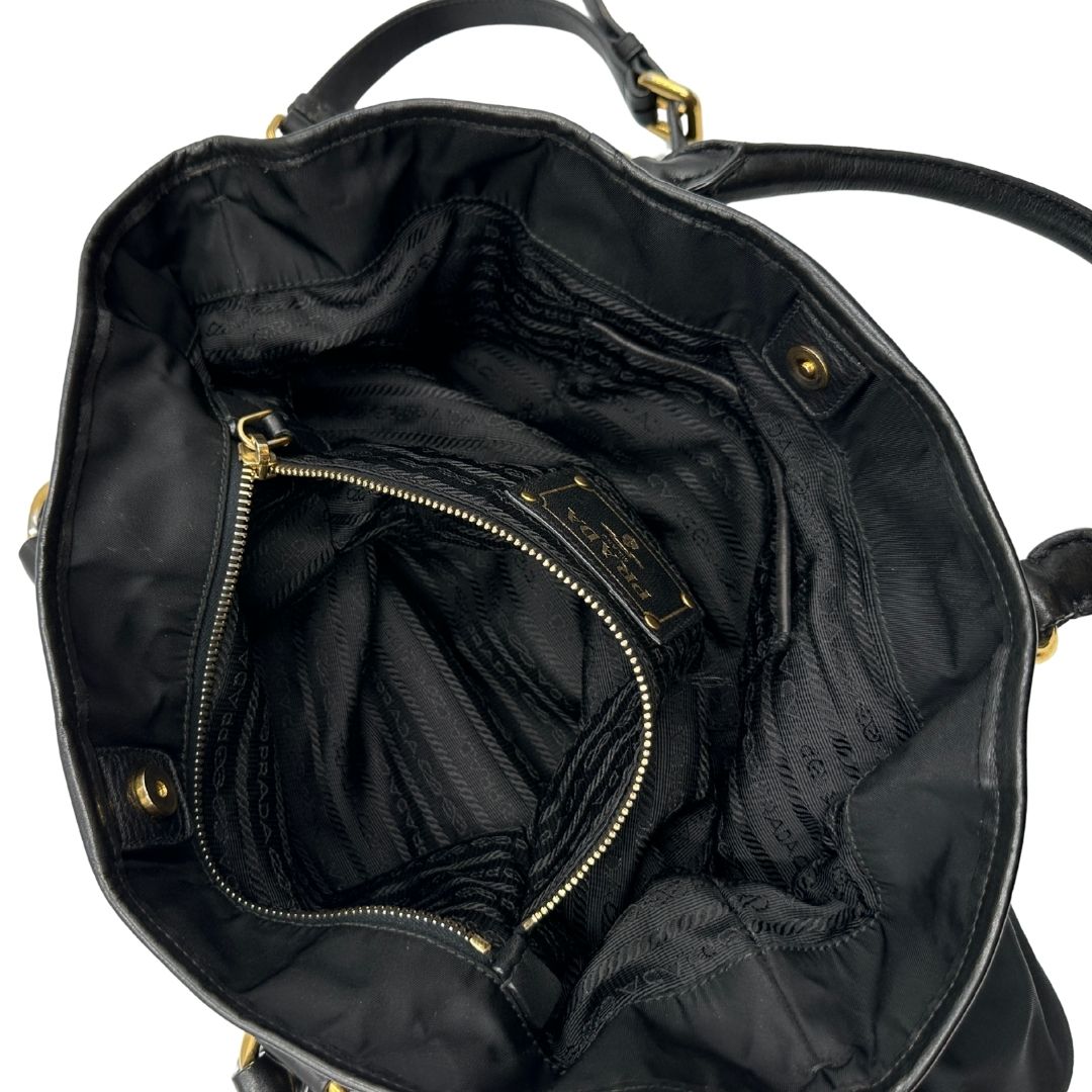 interno Borsa Prada in nylon e pelle nera 